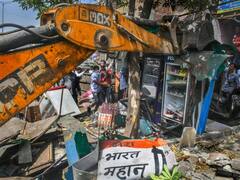 Photos: रोते-बिलखते रहे लोग, रोजगार पर चलता रहा बुलडोजर, भावुक कर देंगी जहांगीरपुरी की ये तस्वीरें