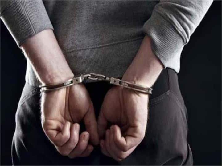 Indore: The accused of robbery and theft escaped by dodging the police, two constables suspended Madhya Pradesh News: लूट और चोरी का आरोपित पुलिस को चकमा देकर फरार, लापरवाही बरतने के आरोप में दो सिपाही निलंबित