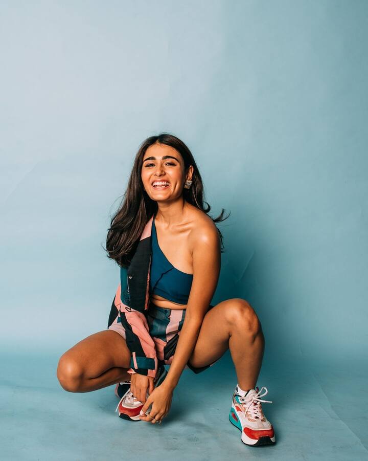 जयेशभाई जोरदार फिल्म के ट्रेलर में शालिनी पांडे काफी सिंपल दिखाई दे रही हैं, लेकिन रियल लाइफ में एक्ट्रेस बेहद ग्लैमरस हैं. उसका सबूत उनकी इंस्टाग्राम तस्वीरें हैं.