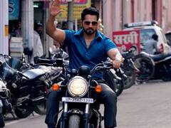 Kanpur News: फोटो वायरल होने के बाद अभिनेता वरुण धवन का चालान निरस्त, पुलिस ने दी ये सफाई