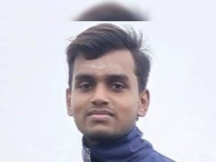 Miraj : वडाच्या झाडाची फांदी तुटली अन् आयुष्याचा दोरही; मिरजेत वादळी वाऱ्यानं झाडाची फांदी अंगावर पडून तरुणाचा मृत्यू Miraj A young man died after a tree branch fell on him due to Storm Miraj : वडाच्या झाडाची फांदी तुटली अन् आयुष्याचा दोरही; मिरजेत वादळी वाऱ्यानं झाडाची फांदी अंगावर पडून तरुणाचा मृत्यू