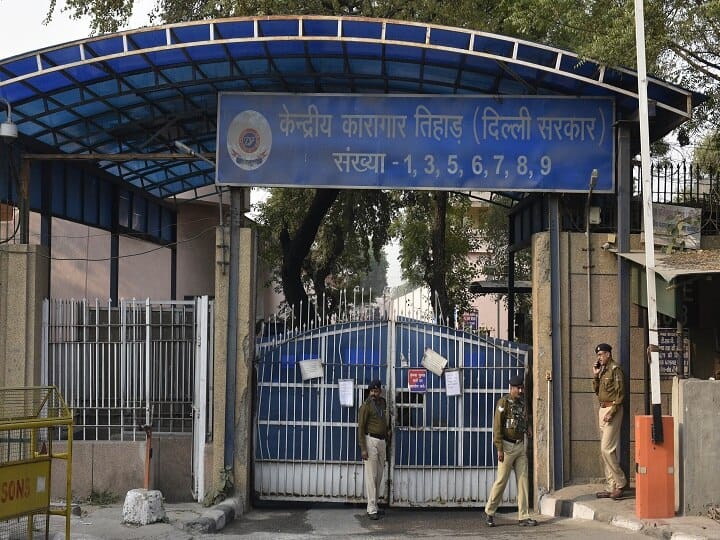 Delhi News Tihar jail prisoner complains to judge about jail food Delhi News: तिहाड़ के कैदी ने की जज से शिकायत, बोला- 'जेल का खाना ऐसा जो जानवर भी ना खाएं'
