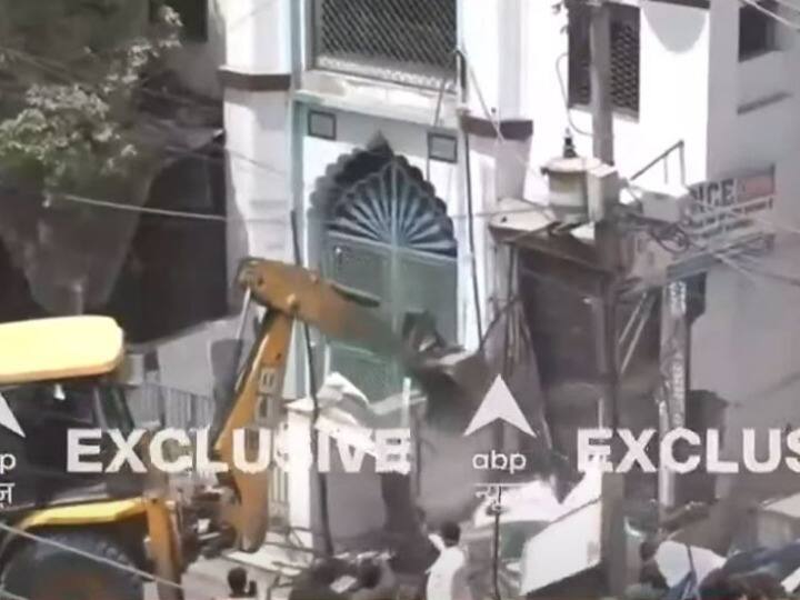 सु्प्रीम कोर्ट के आदेश के बावजूद चलता रहा बुलडोजर, मस्जिद के गेट के पास की तोड़फोड़, MCD ने कहा- हमें कोर्ट के आदेश की नहीं मिली कॉपी