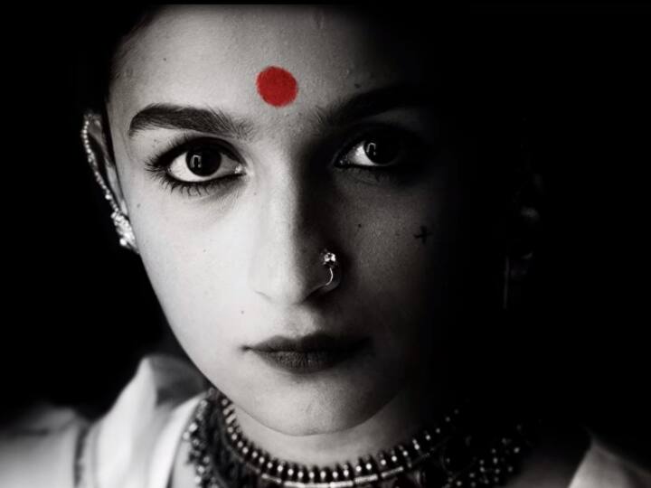 Alia Bhatt Film Gangubai Kathiawadi will release on Netflix On 26 April थिएटर्स में धमाल मचाने के बाद अब इस ओटीटी फ्लेटफॉर्म पर रिलीज़ होगी 'गंगूबाई काठियावाड़ा', जानें कब?