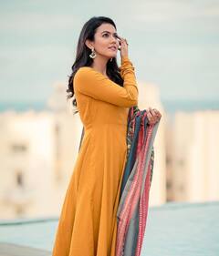 Aparna Das : சுடிதார் அணிந்து வந்த சொர்க்கமே ... நடிகை அபர்ணா தாஸ் சூப்பர் க்ளிக்ஸ்!