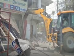 Uttarakhand: यूपी के बाद उत्तराखंड में भी चला बुलडोजर, सितारगंज में अवैध निर्माण को प्रशासन ने किया ध्वस्त