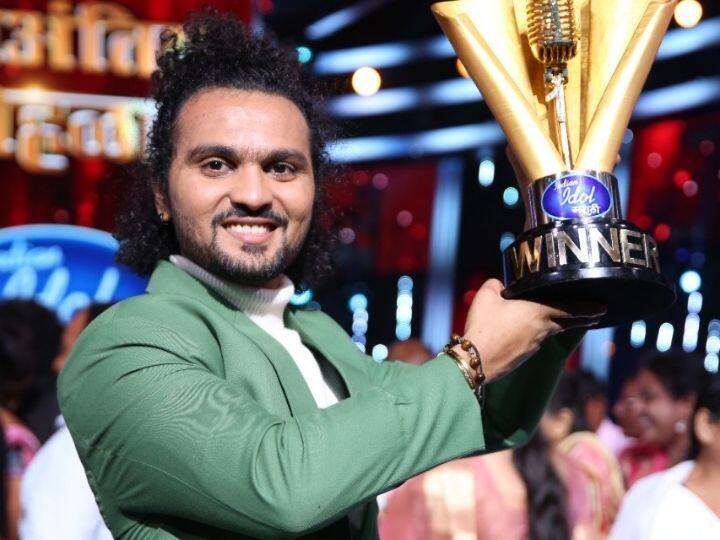 Sagar Mhatre of Panvel became the winner of the first episode of Indian Idol Marathi Indian Idol Marathi : पनवेलचा सागर म्हात्रे ठरला 'इंडियन आयडल मराठी' च्या पहिल्या पर्वाचा विजेता!