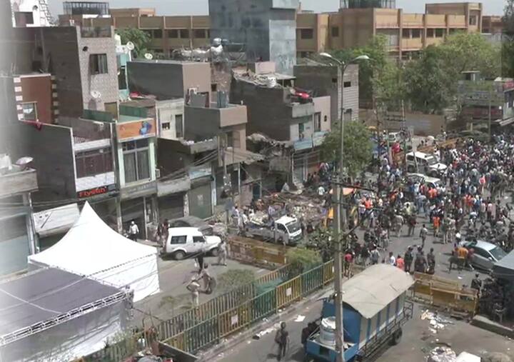 याचिकाकर्ते दुष्यंत दवे यांनी सांगितलं की, सरन्यायाधीशांना कारवाई अद्याप सुरू असल्याचं सांगण्यात आलं.