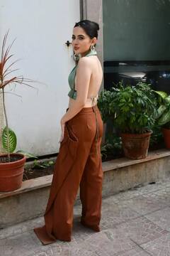 ઉર્ફી જાવેદ ફરી એકવાર બોલ્ડ અંદાજમાં જોવા મળી, તસવીર જોઇને ફેન્સે આપ્યું રિએકશન, ‘એક સાથે એક ફ્રી’!