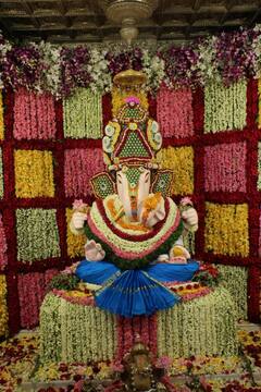 पुण्याच्या दगडूशेठ गणपती मंदिरात ' मोगरा महोत्सव', तब्बल 50 लाख मोगरा आणि विविधरंगी फुलांची आरास