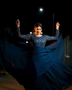 Priyamani Photos: నెలవంకలా వెలిగిపోతున్న ప్రియమణి