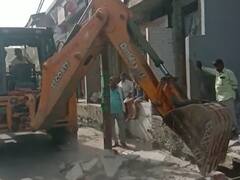 Farrukhabad News: शहर में बुलडोजर देख लोग हुए खौफजदा, अब अवैध अतिक्रमण को लेकर मजिस्ट्रेट ने दी ये चेतावनी