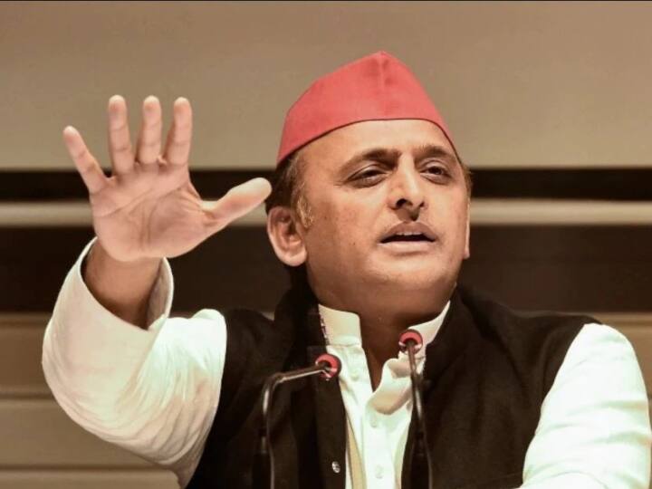 Akhilesh Yadav statement on Mandir in Hindu religion BJP Condemns the statment ਹਿੰਦੂ ਧਰਮ 'ਚ ਪਿੱਪਲ ਦੇ ਦਰੱਖਤ ਦੇ ਹੇਠਾਂ ਕਿਤੇ ਵੀ ਰੱਖ ਦਿਓ ਪੱਥਰ ਅਤੇ ਲਾਲ ਝੰਡਾ ਲਗਾ ਦਿਓ, ਮੰਦਰ ਬਣ ਜਾਂਦਾ ਹੈ, ਅਖਿਲੇਸ਼ ਯਾਦਵ ਦਾ ਵਿਵਾਦਤ ਬਿਆਨ