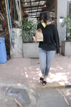 नज़रें झुकाए, कैमरे से बचती दिखीं शहनाज गिल, रेस्ट्रोरेंट के बाहर हुईं स्पॉट तो ऐसा दिखा अंदाज