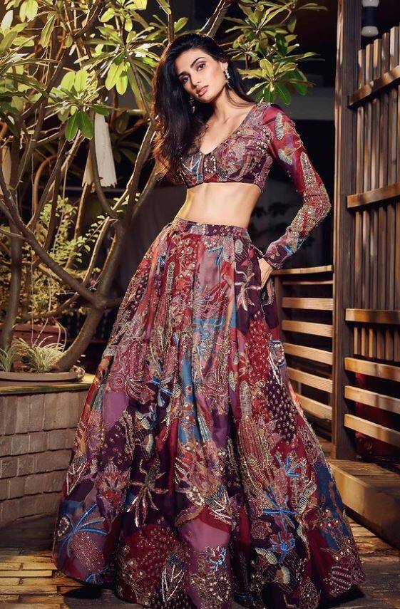 આથિયા શેટ્ટીના ભાઈ અહાન શેટ્ટીની ફિલ્મ તડપના સ્ક્રીનિંગમાં આથિયા અને રાહુલે એક કપલની જેમ એન્ટ્રી કરીને તેમના સંબંધોના પુષ્ટી કરી હતી. બંનેએ સાથે મળીને પાપારાઝીને ઘણા પોઝ આપ્યા હતા અને હવે તેમના લગ્નના સમાચારની ચર્ચા છે. (All Photo Credit: Instagram))
