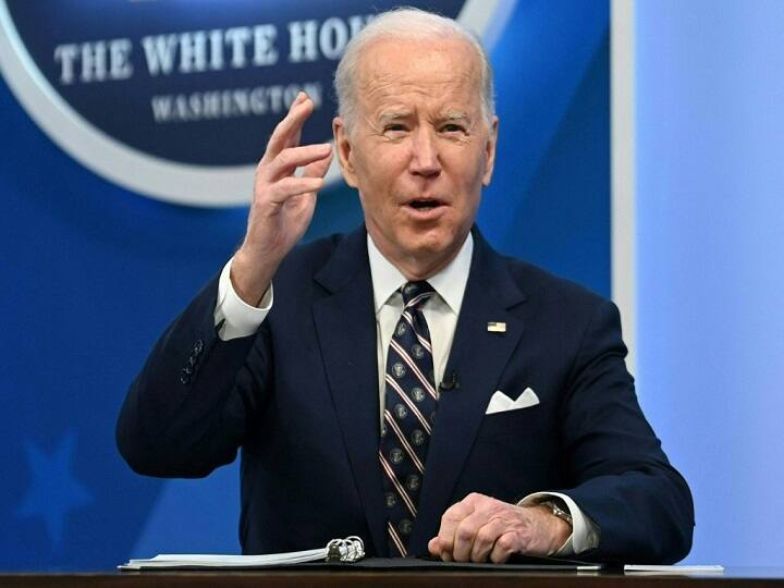 Joe Biden reveals new programme for Ukrainian refugees to enter America अमेरिकी उपराष्ट्रपति कमला हैरिस की रूस में एंट्री पर बैन, यूक्रेन की सैन्य मदद के लिए बाइडेन का 80 करोड़ डॉलर की सैन्य मदद का एलान