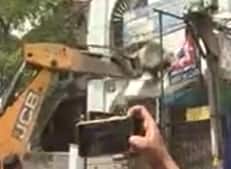 Bulldozer Jahangirpuri News: Double-layer barricading stops one and all | ABP News