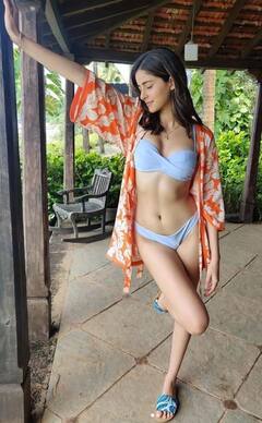 ਅਨੰਨਿਆ ਪਾਂਡੇ ਨੇ ਬਿਕਨੀ 'ਚ ਕਰਵੀ ਫਿਗਰ ਕੀਤਾ ਫਲਾਂਟ, ਵੇਖੋ ਸ਼ਾਨਦਾਰ ਤਸਵੀਰਾਂ