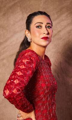 Karishma Kapoor : लाल रंग आणि करिष्मा... सुंदरतेचा अद्भुत अविष्कारच जणू...