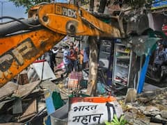 Photos: લોકો રડતા રહ્યા, રોજગાર બુલડોઝર ફરી વળ્યું, જહાંગીરપુરીની આ તસવીરો તમને ભાવુક કરી દેશે