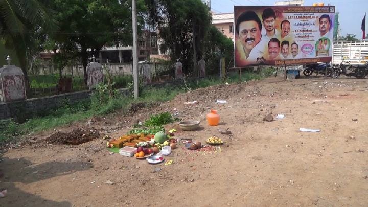 தனது  தொகுதியில் குளிர்சாதன வசதியுடன் பேருந்து நிழற்குடை அமைக்கும் தருமபுரி எம்.பி - என்னென்ன வசதிகள் இருக்கும் என்பது குறித்து கப்சிப்