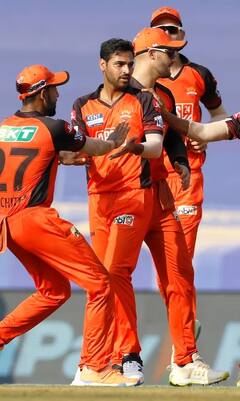 IPL 2022: ব্যাটারদের কাছে আতঙ্ক! আইপিএলে সবচেয়ে বেশি ডট বল করেছেন যাঁরা