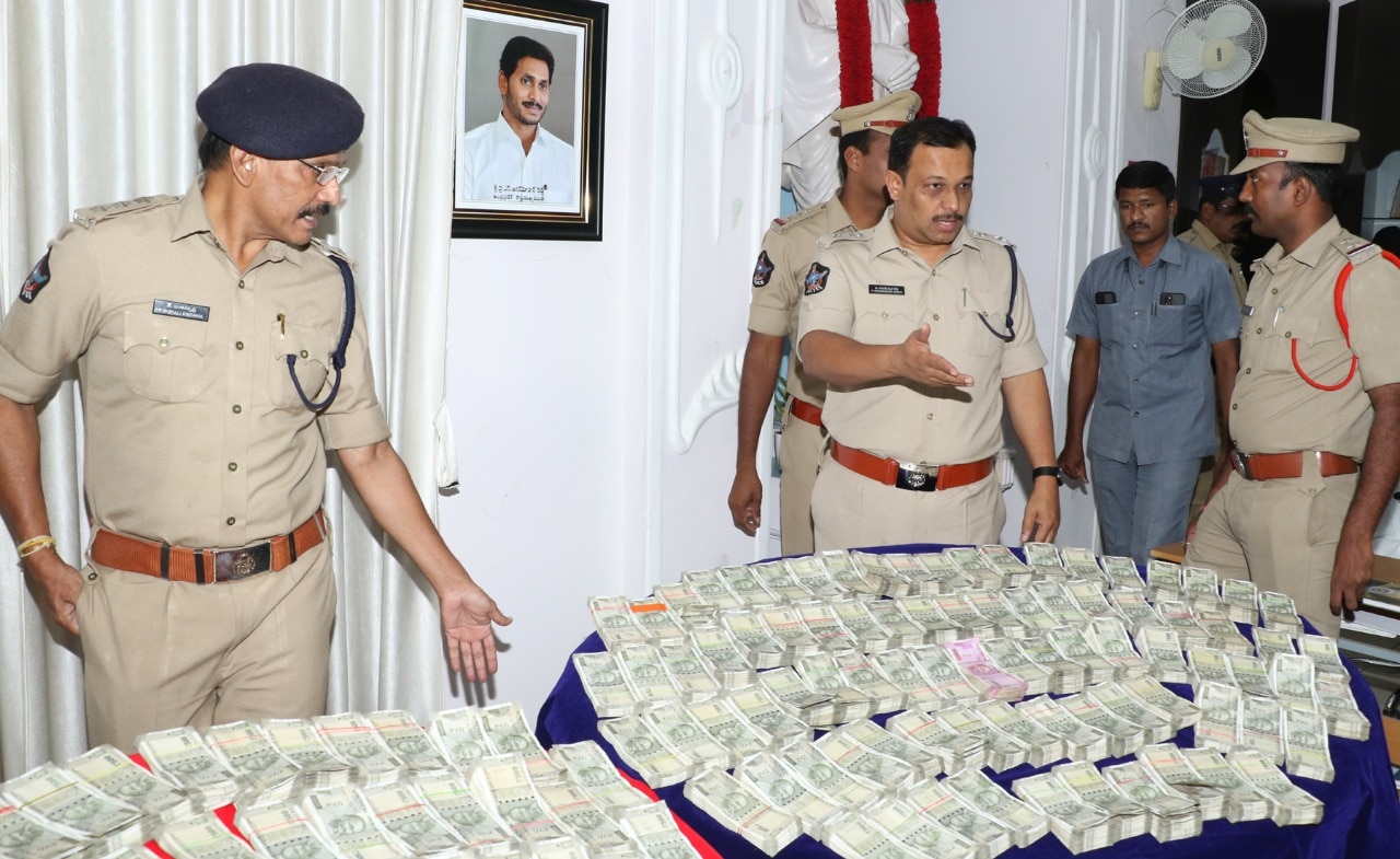 Tirupati Crime : నకిలీ పోలీసులు రూ.90 లక్షలు కొట్టేశారు,  ఆ ఒక్క తప్పుతో దొరికేశారు