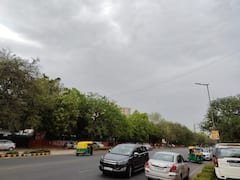 Delhi Weather News: दिल्ली में बदला मौसम का मिजाज, ठंडी हवाओं ने दी राहत, इन इलाकों में हो सकती है बारिश