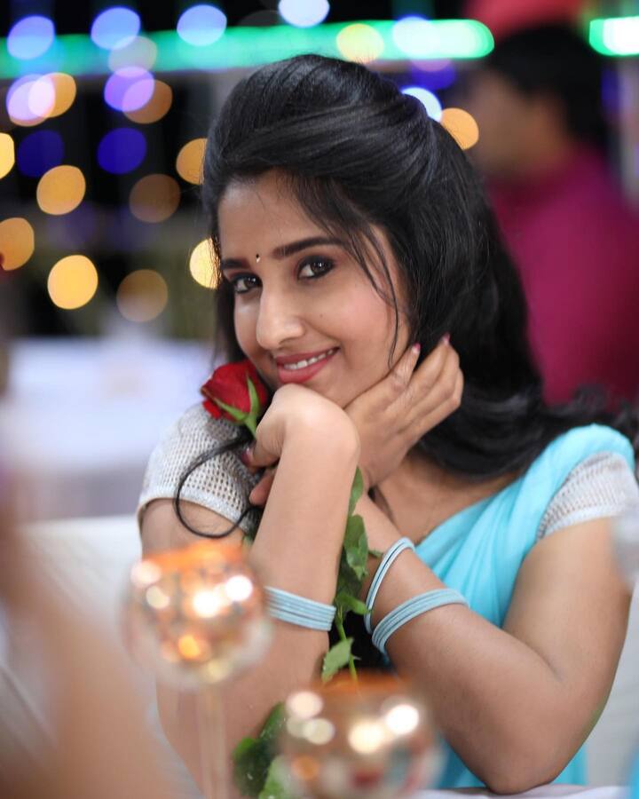 అందం, అభినయం, అల్లరి కలగలిపితే మోఘనా లోకేశ్ అంటారు బుల్లితెర అభిమానులు. విశ్వనాధ్ కార్తీక్ దర్శకత్వం వహించిన “ఇది మా ప్రేమ కథ” అనే సినిమాతో ఇండస్ట్రీకి పరిచయమైన మేఘన ఆ సినిమాలో నటనకు మంచి మార్కులే సంపాదించుకుంది. అమీర్‌పేట 2 అమెరికా...మేఘన రెండో సినిమా.