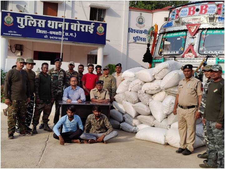 Dhamtari Ganja worth 2.5 crores was caught in Chhattisgarh, 46 sacks were hidden in the truck in a vicious way ANN Dhamtari News: छत्तीसगढ़ में पकड़ा गया ढाई करोड़ का गांजा, ट्रक में शातिराना ढंग से छिपाई थीं 46 बोरियां