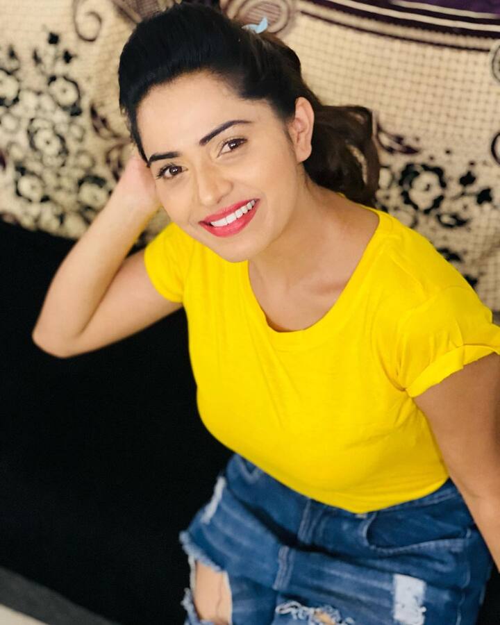 ఎప్పటికప్పుడు అందమైన ఫొటోస్ షర్ చేస్తూ అభిమానుల్ని అలరిస్తోంది శోభా.