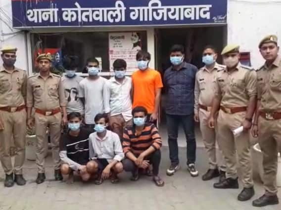 Ghaziabad News: साइबर पुलिस ने ऑनलाइन गेम के नाम पर करोड़ों की ठगी करने वाले गिरोह का किया पर्दाफाश, आठ गिरफ्तार Ghaziabad News: साइबर पुलिस ने ऑनलाइन गेम के नाम पर करोड़ों की ठगी करने वाले गिरोह का किया पर्दाफाश, आठ गिरफ्तार