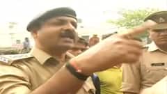 Ghaziabad : Yogi जी, ये UP Police है, सवाल पूछने पर तोड़ती है कैमरा ! Hindi News