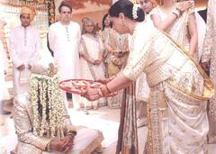 15 साल पहले सोने की साड़ी पहन बच्चन परिवार की बहू बनी थीं ऐश्वर्या राय, इतनी थी कीमत!