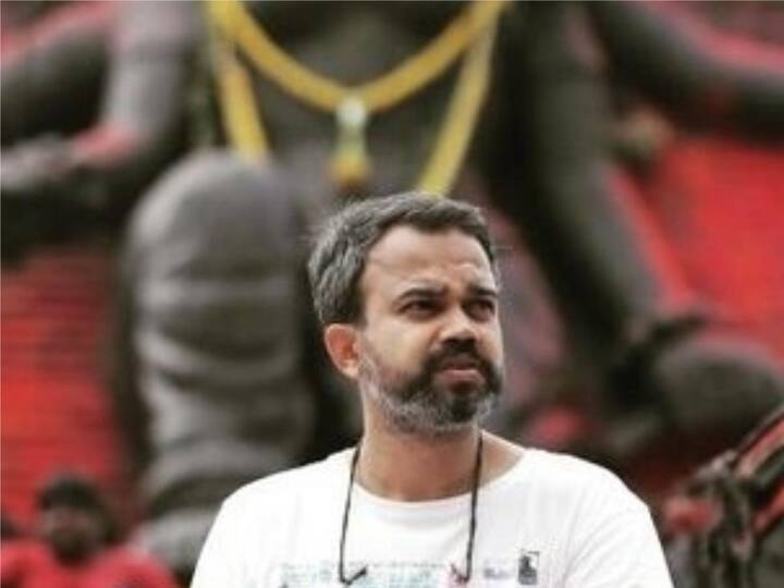 मीडिया रिपोर्ट्स की मानें तो ‘केजीएफ चैप्टर 2’ को डायरेक्ट करने के लिए प्रशांत नील को 15 करोड़ रुपए बतौर फीस मिली है.