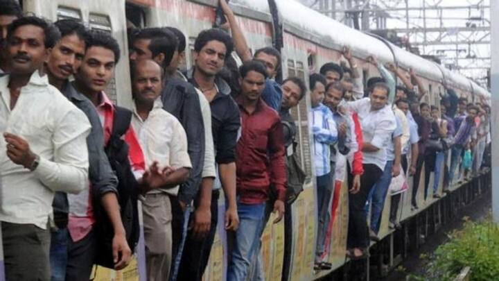 ওই অ্যাপে জিপিএস লোকেশন ট্র্যাক করা হয়। ফলে ট্রেন বা প্ল্যাটফর্ম থেকে টিকিট কাটা যাবে না। টিকিট কাটার সময় ফোনে ইন্টারনেট সংযোগ থাকতে হবে, যদিও একবার টিকিট কাটা হয়ে গেলে, ইন্টারনেট সংযোগ না থাকলেও পেপারলেস টিকিট দেখা যাবে।