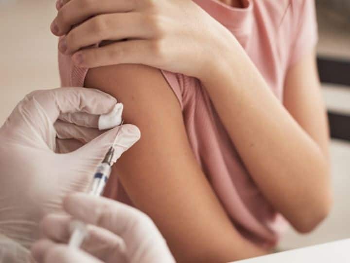 Central Government Gives Nod to Covid-19 Vaccine for Children Aged 5-12 Covid-19 Vaccine for Children: 5-12 ఏళ్ల లోపు పిల్లలకు కరోనా వ్యాక్సిన్- ఆ టీకాలకు అనుమతి