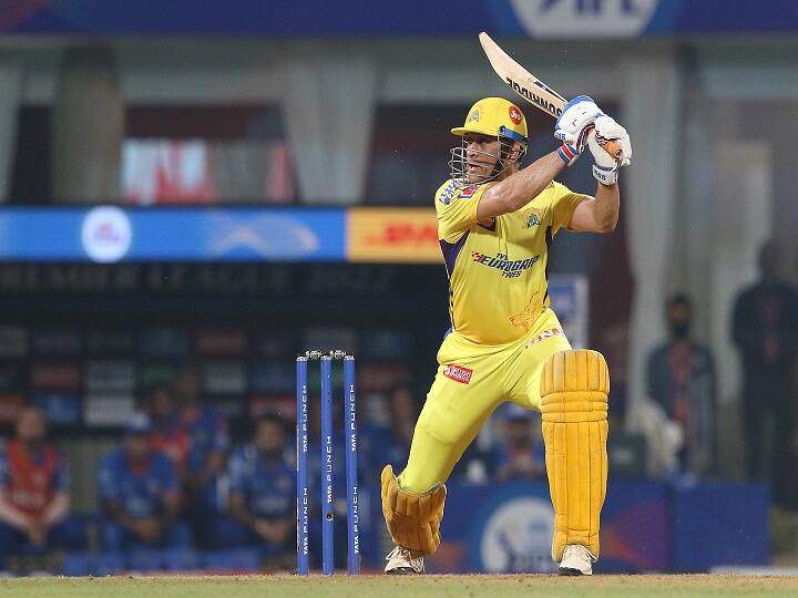 IPL 2022: CSK won the match by 3 wickets against MI in Match 33 at DY Patil Stadium धोनीनं सामना फिरवला, मुंबईचा पराभव, चेन्नईचा तीन विकेटनं विजय