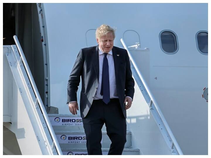 ब्रिटिश प्रधानमंत्री बोरिस जॉनसन अपनी दो दिवसीय भारत यात्रा पर गुजरात के अहमदाबाद पहुंचे