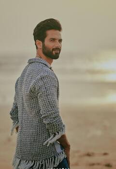 Shahid Kapoor: 'জার্সি' মুক্তির আগে ফুরফুরে মেজাজে ফোটোশ্যুটে ব্যস্ত শাহিদ কপূর