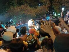 हिंसा वाली जगह पर बुलडोजर के बाद तेज हुई सियासत, जहांगीरपुरी पहुंचे ओवैसी को पुलिस ने वापस लौटाया, BJP बोली- खाई पैदा करने की कोशिश