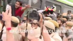 Jahangirpuri Case:Hardeep Singh Puri के घर पर प्रदर्शन कर रहे कार्यकर्ताओं को पुलिस ने गिरफ्तार किया