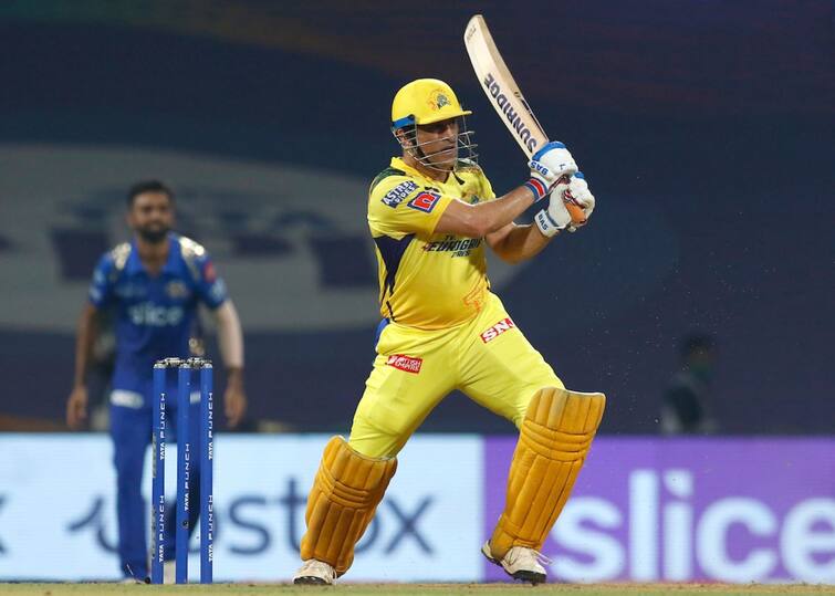 MI vs CSK match Updates: Mumbai Indians vs Chennai Super kings IPL 2022 streaming ball by ball commentary MI vs CSK: મુંબઈ ઈંડિયન્સની સીઝનની સતત 7મી હાર, ધોનીએ છેલ્લી ઓવરમાં રોમાંચક જીત અપાવી