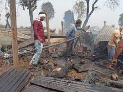 गोठ्याला लागलेल्या आगीत 13 बकऱ्यांचा होरपळून मृत्यू; दोन कुटुंबाच्या संसारोपयोगी साहित्याची राखरांगोळी