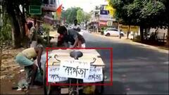 Kharagpur: কথা রাখেননি কাউন্সিলর, জঞ্জাল সাফ করতে নামলেন খড়গপুরের বাসিন্দা। Bangla News