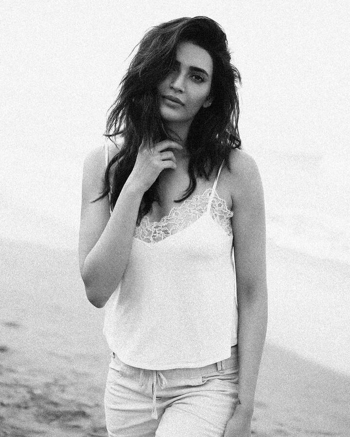 करिश्मा सोशल मीडियावर नेहमीच अॅक्टिव्ह असते.  (PHOTO : @karishmaktanna)