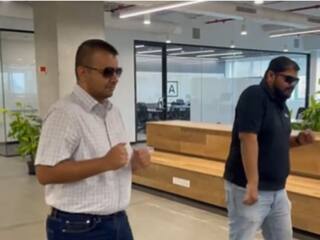 Ola CEO  Bhavish Aggarwal : ओला कंपनीचे सीईओ थिरकले 'बिजली बिजली' गाण्यावर; नव्या फिचरचं केलं टेस्टिंग