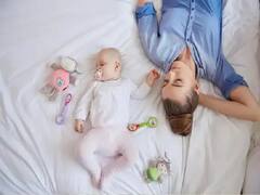 PHOTO : उन्हाळ्यात बाळांची काळजी घेण्यासाठी 'या' सोप्या टिप्स फॉलो करा!