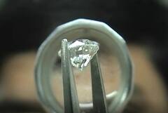 SURAT : સિન્થેટિક ડાયમંડ નિકાસમાં બમણો વધારો, લેબગ્રોન સિન્થેટિક ડાયમંડની ચમક વધી