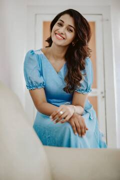 Priya Bhavani Shankar : நடிகை பிரியா பவானி சங்கரின் க்யூட்டான லேட்டஸ்ட் க்ளிக்ஸ்!